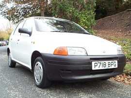 Click on this photo of the Fiat Punto 1.2 55 S 5 door Manual to enlarge... for sale at Scotts Garage Brighton - if this photo is missing try refreshing the page if the photo still doesn't appear this vehicle might be already sold - click the home button if you found this page via a search engine