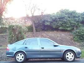 Click on this photo of the Vauxhall Vectra 1.8 16v Artic II 5 door Manual to enlarge... for sale at Scotts Garage Brighton